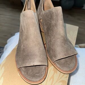 Sofft Tan Ankle Booties with Side Cutout